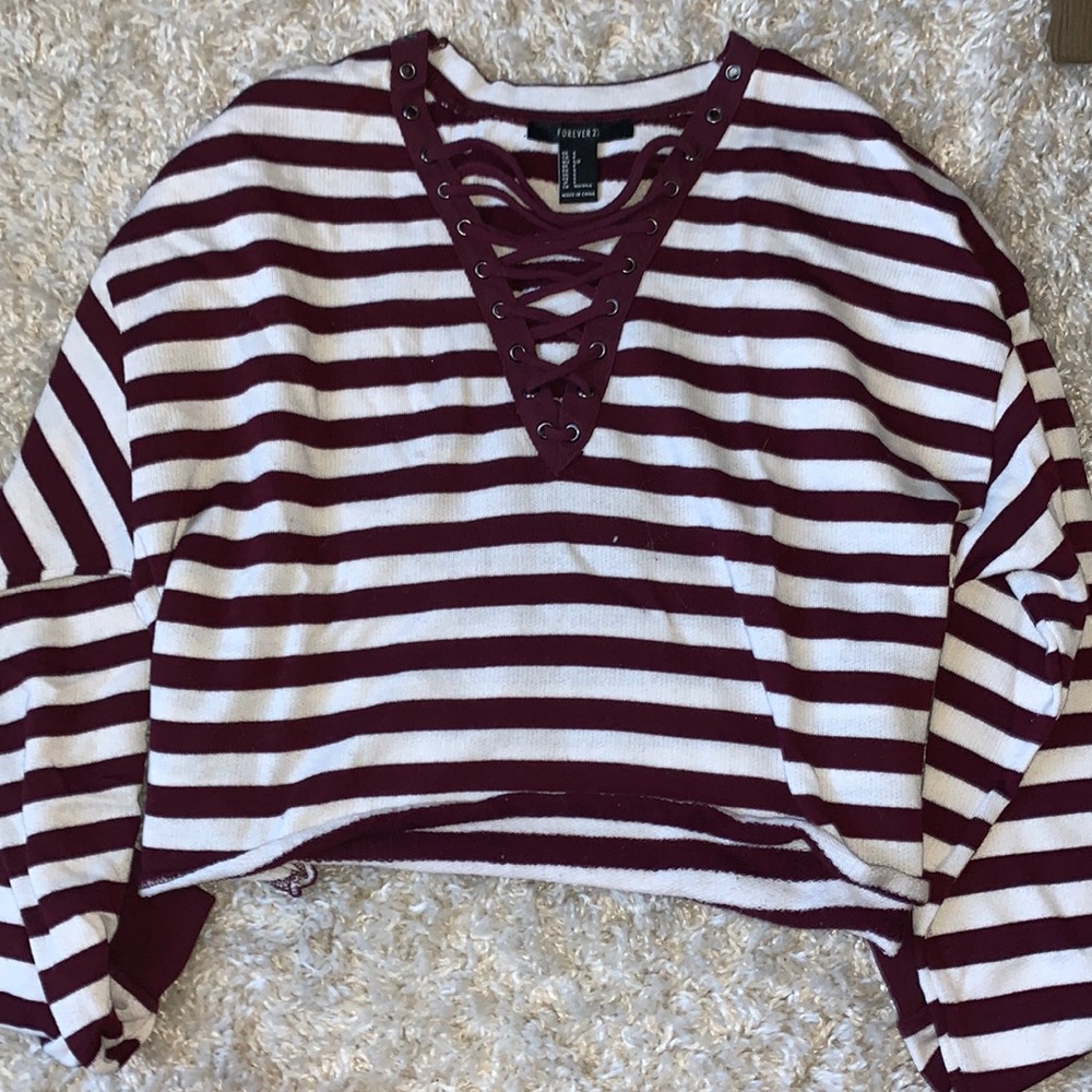 Forever 21 cropped sweater white& Burgundy